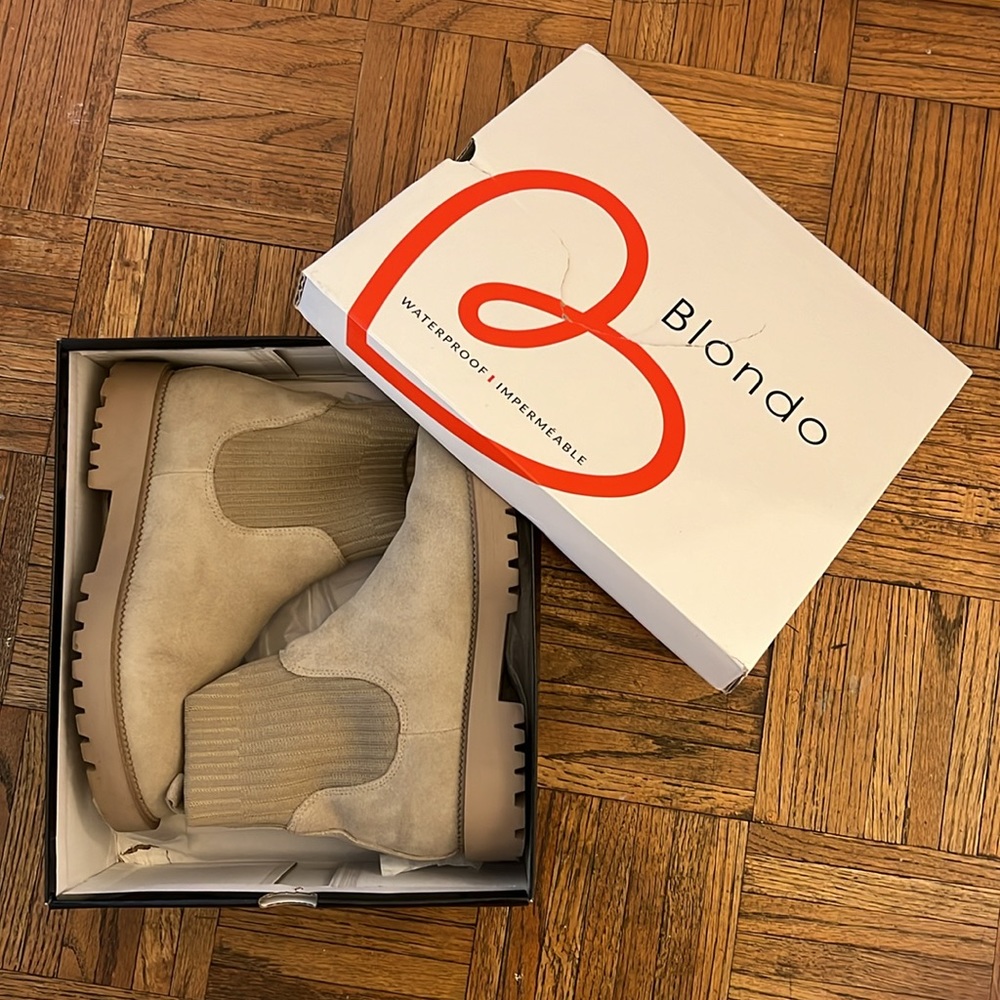 Blondo Hallie waterproof booties nude suede with box